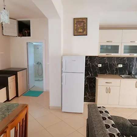 Apartment Fredi *