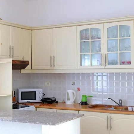 Fredi Apartment