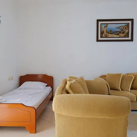 Fredi Apartment *