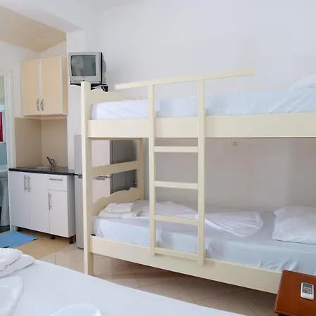Fredi Apartment *