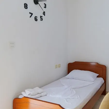 Fredi Apartment