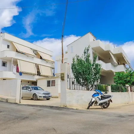 Fredi Apartment *