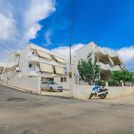 Fredi Apartment *
