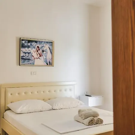 Fredi Apartment