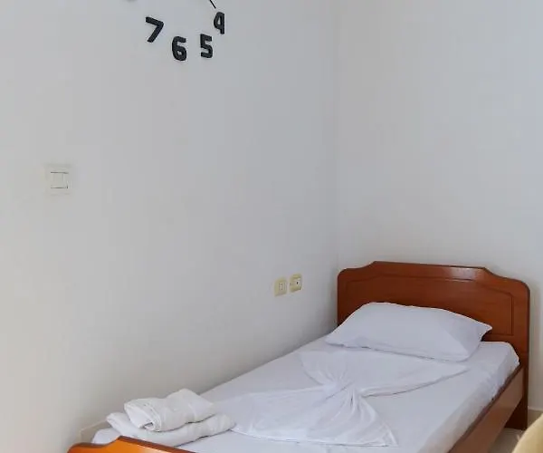 Fredi Apartment